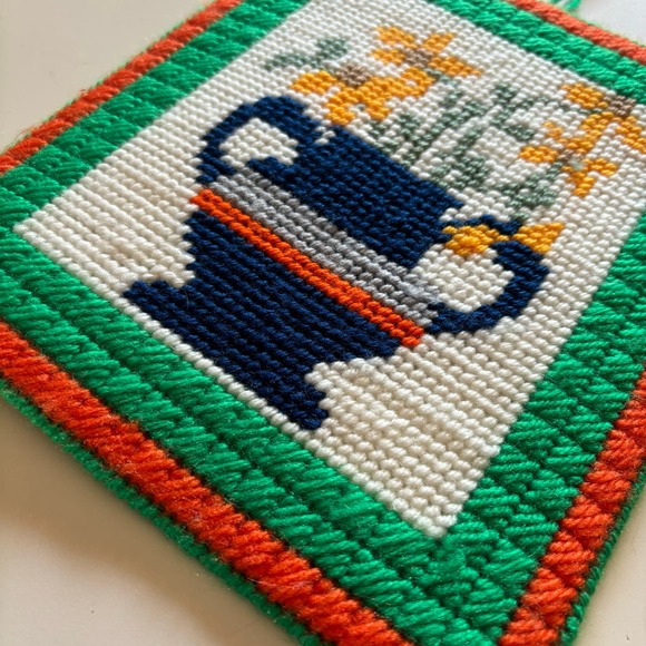 Pot of orange flowers - Picture 3 of 3